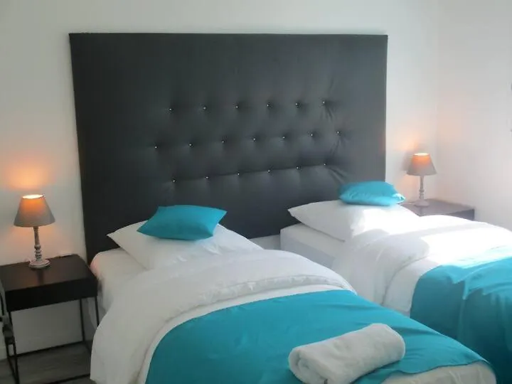 Eclassan La P'Tite Maison Du Chateau צרפת